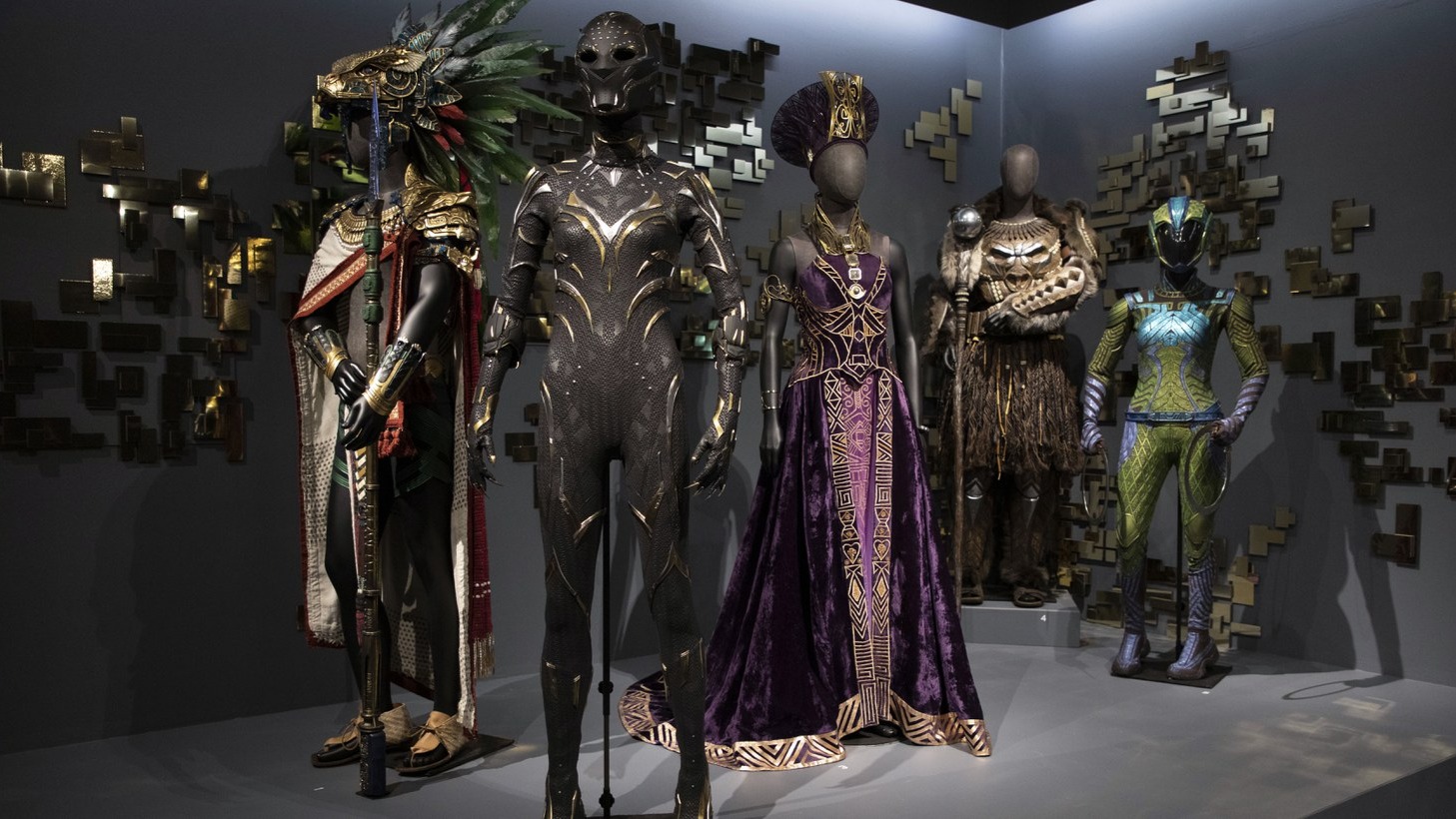 Oscar-nominated costumes spotlighted at FIDM’s film exhibit