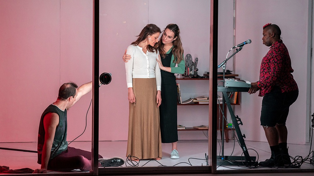 Review: Joan Didion’s ‘The White Album,’ Now in Living Color